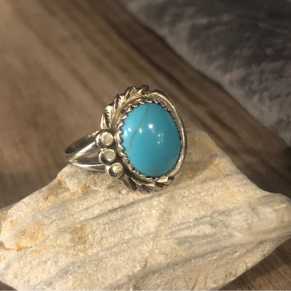 Turquoise Sterling Silver Ring - Picture 5 of 8